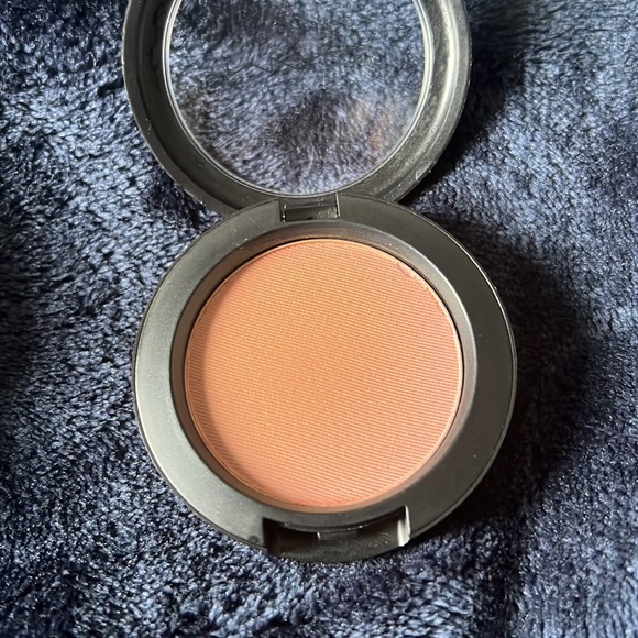 MAC matte powder blush! In the shade MOCHA - Picture 2 of 4